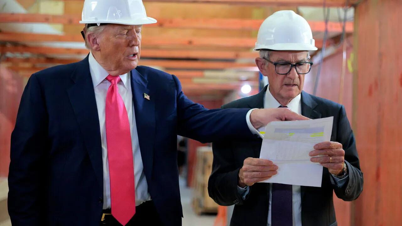 Gold Holds Steady at Month's Opening as Cooling Inflation Cools Fed Hawkishness